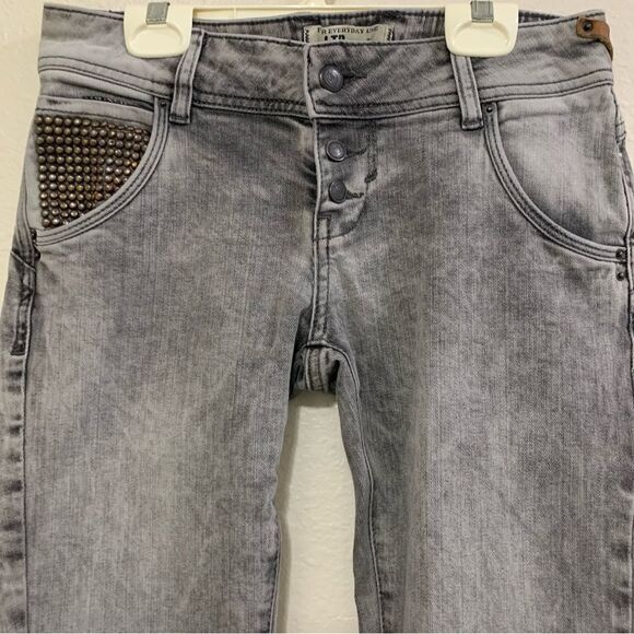 LTB Jeans Women’s Size 27 Gray Button Fly Studded pocket Raw Hem Distressed. - Picture 3 of 15